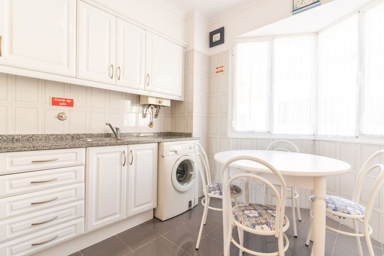 Room 5, Sunrising Apartment by Atlantic Holiday, Santa Cruz
