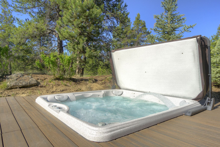 Sport & Beauty 4, 56540 Sunstone Loop, Deschutes