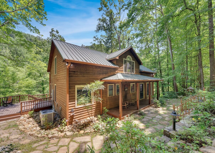 Primary image, River's Edge Retreat, Sevier