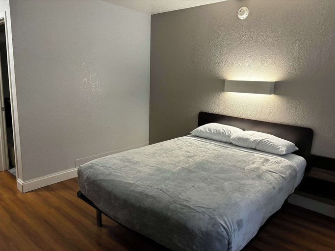 Bedroom 3, Motel 6 Pensacola, FL - Airport West, Escambia