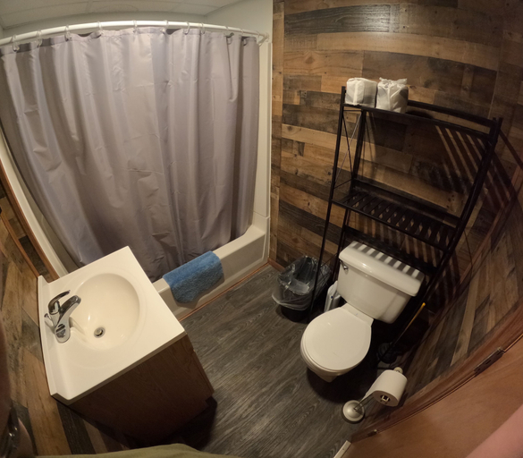 Bathroom 4, Sunset Cove Resort, Beltrami