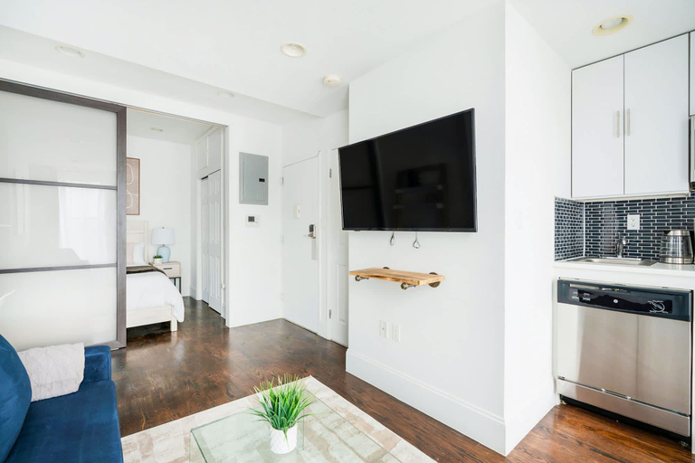 Room 4, 69-5b I Stylish Lower East Side 1BR Apt, New York