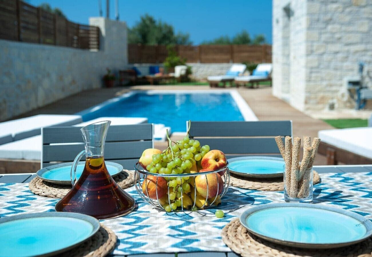 Room 5, Primavera Villas - 2 Heated Pools Jacuzzis, Crete