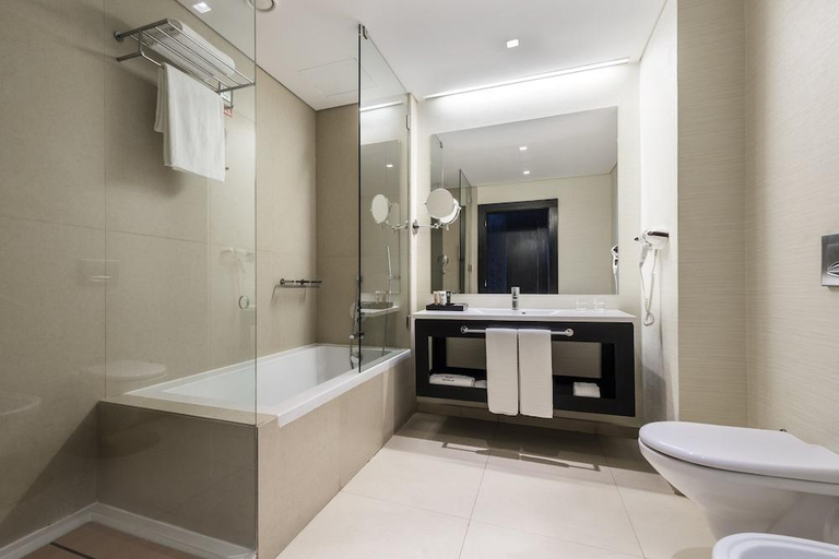 Bathroom 5, Baia, Ingombota