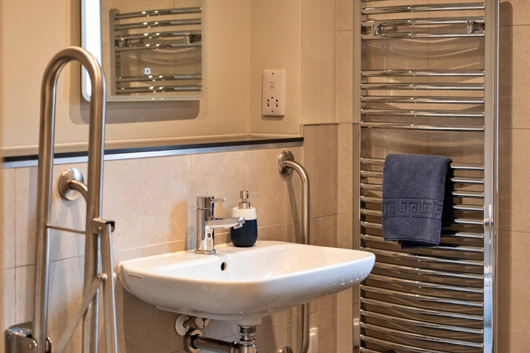 Bathroom 2, Cottage in England Forest With Private Garden, Warwickshire