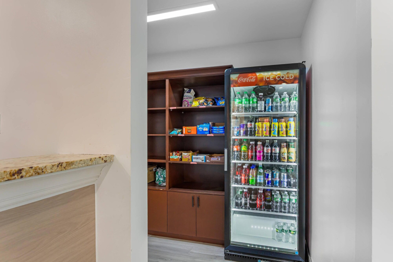 Food & Drinks 5, Comfort Inn Staten Island, New York