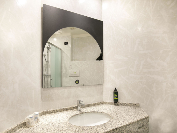 Bathroom 5, B&B HOTEL Latina, Latina
