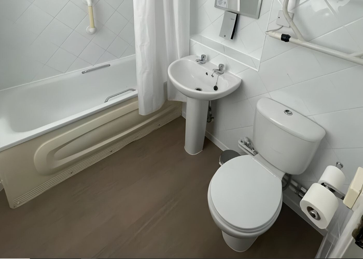 Bathroom 3, Tor Park Hotel, Torbay