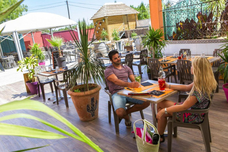 Outdoor dining, Vias Caravan Park Camping for 6, Hérault