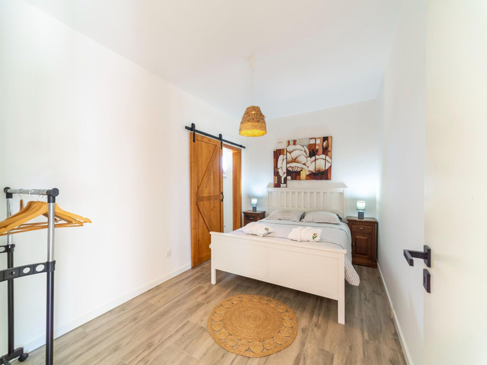 Room 5, Rural Holiday Home With Pool, Pombal