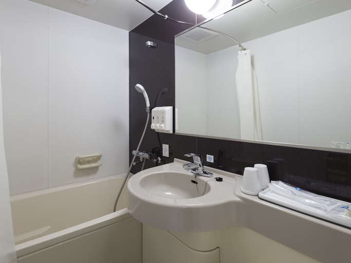 Bathroom 4, Comfort Hotel Tendo, Tendo