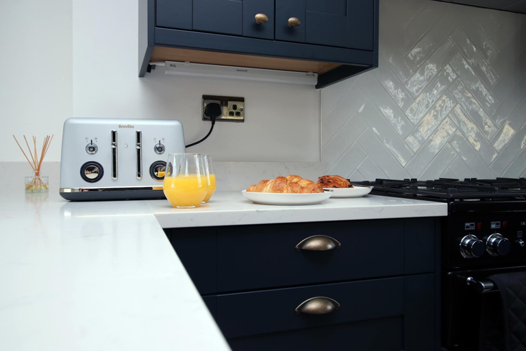 Room 5, Stylish 3 Bed Home In Bath - Private Parking Wifi, Bath and North East Somerset
