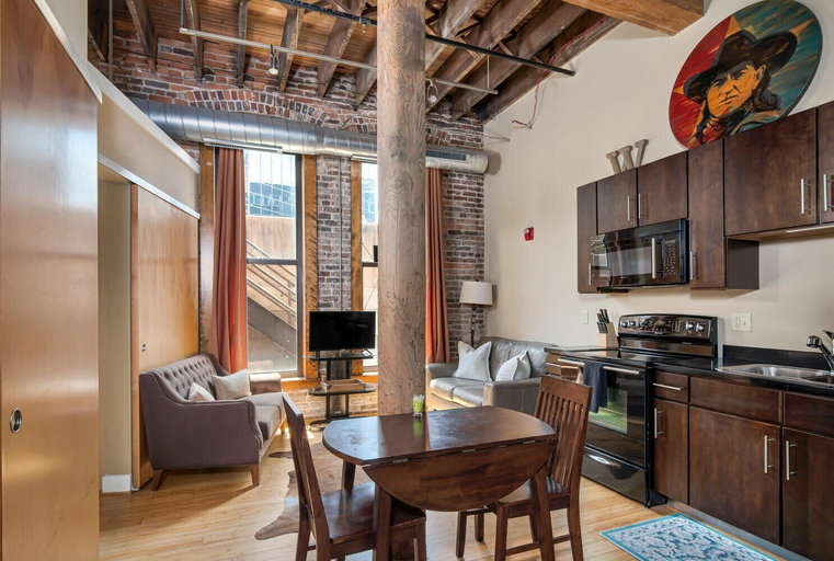 Interior 5, Willie, Davidson