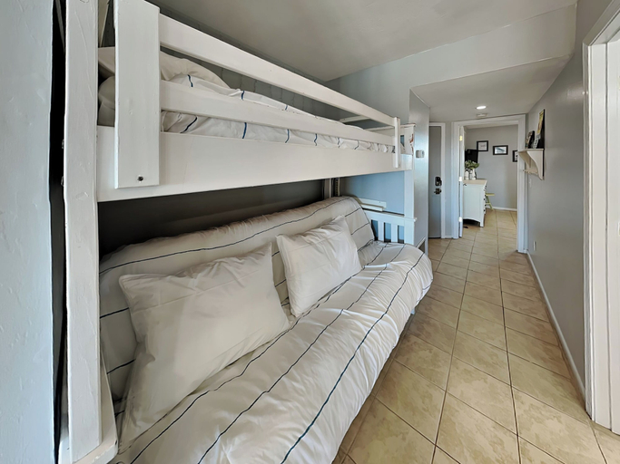 Bedroom 3, Surf Condos by Topsail Realty, Pender