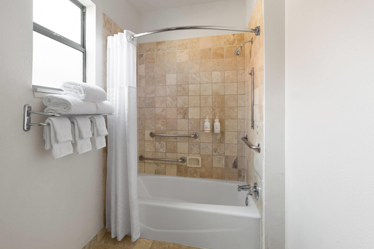 Bathroom 5, Ramada Suites by Wyndham San Diego/Hotel Circle Area, San Diego