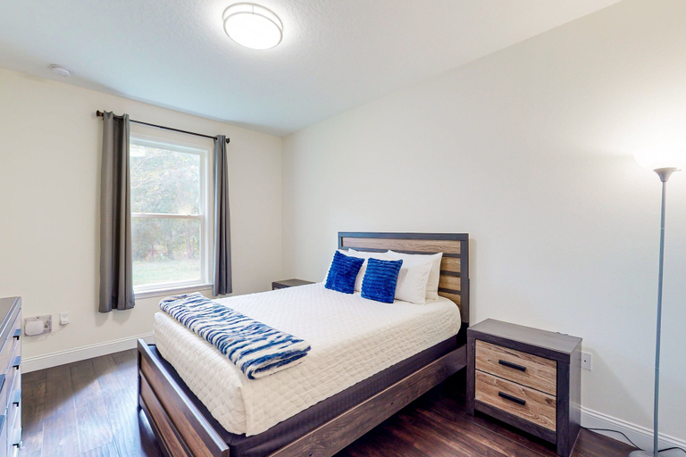 Room 5, Dog-friendly Home With Tesla EV Charger, Yard, Patio, Grill, AC, & W/D, Flagler