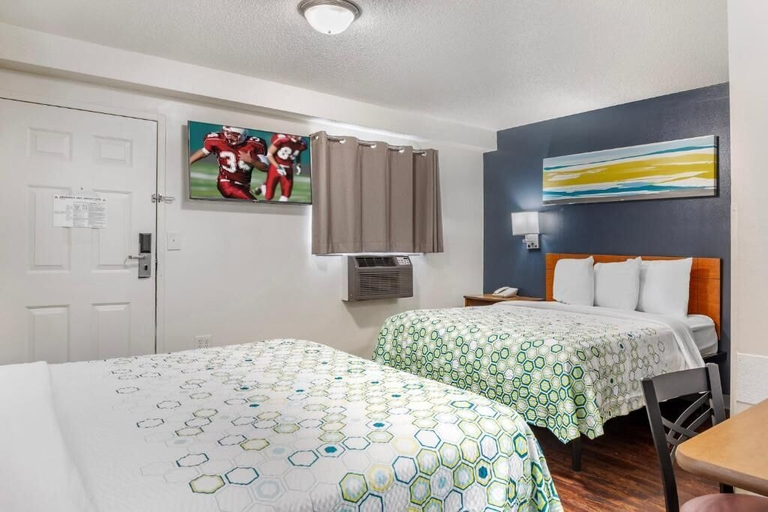 Room 5, Birch Hill Suites Louisville, Jefferson