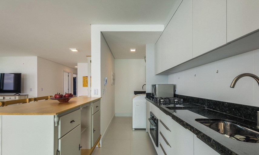 Private kitchen 5, Seafront Condominium With Pool - SHC, Piçarras