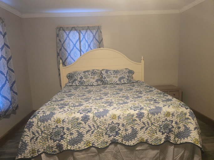 Room 5, Keepsake Inn - In-law Apartment, Coos