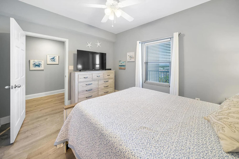 Bedroom 3, Laketown Wharf 905, Bay
