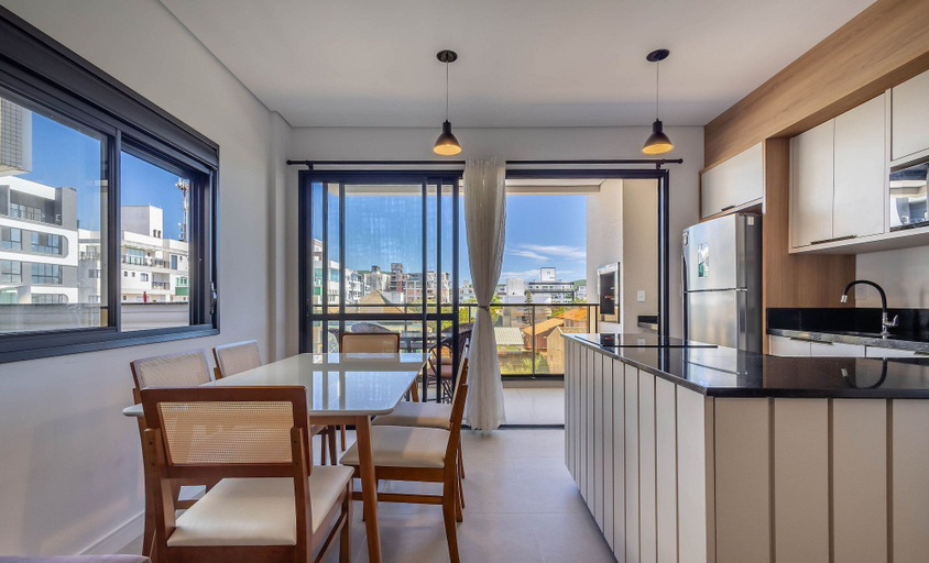 Private kitchen 5, Apt w/ Balcony and BBQ 250 m From the sea Rmp0102, Bombinhas
