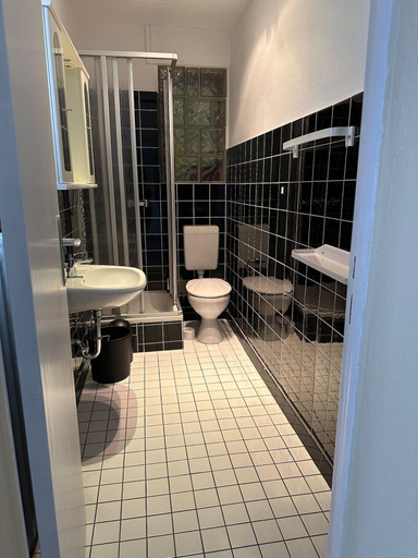 Bathroom 5, Hotel Süden, Berlin