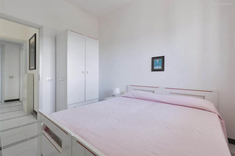 Room 4, 1075 Villa Castiglione, Lecce