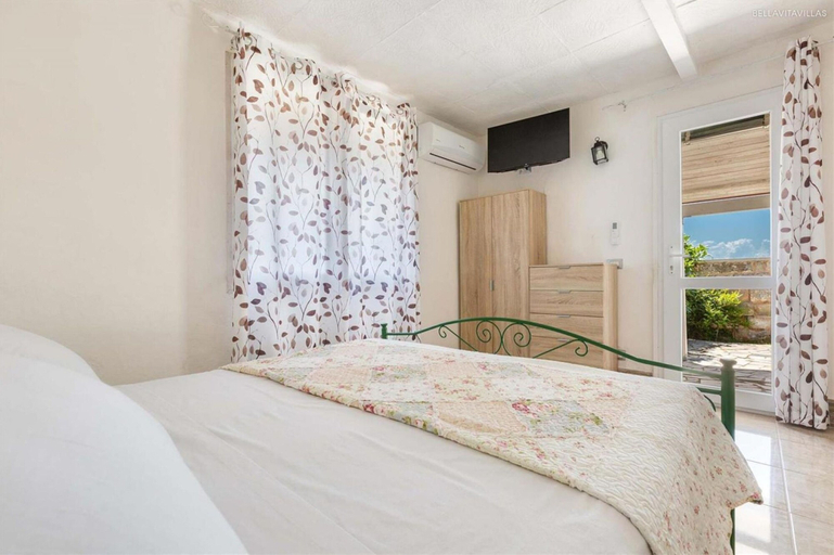 Room 2, 1136 Villetta Paola in Melendugno, Lecce