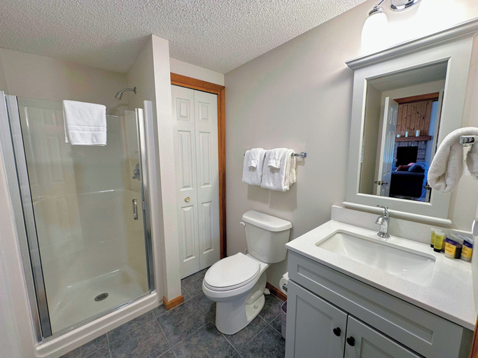 Bathroom 3, Mwp29, Coos