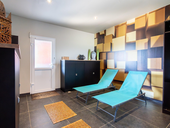 Others 5, Beautiful, Luxury Home with Sauna, Hot Tub, Private Bathrooms, Luxembourg