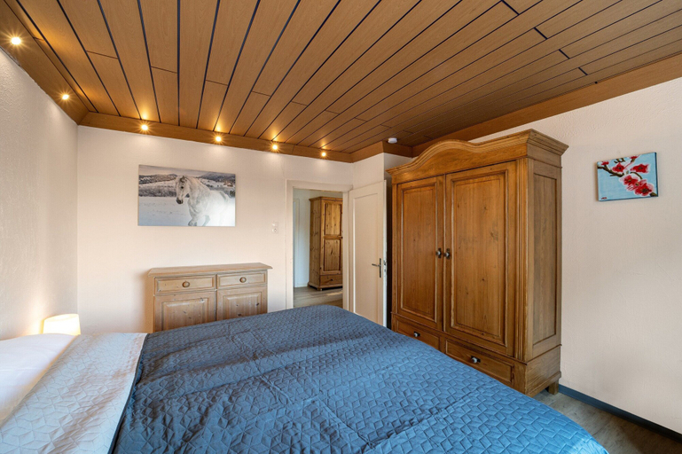 Others 3, Large Holiday Home near Winterberg with Garden, Terrace, & Garage, Hochsauerlandkreis