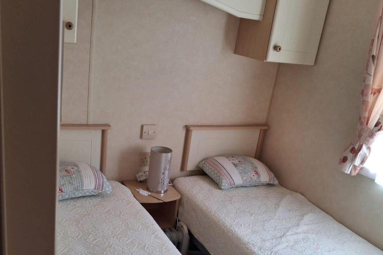 Room 3, 2bed-cabin Sleeps 4, Wifi, Free Parking, Sea Views, Isle of Wight