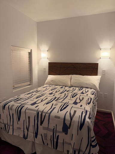 Room 5, Broadway Inn And RV Park, McIntosh