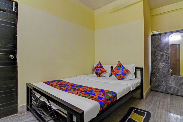 Room 2, Via Crown, South 24 Parganas