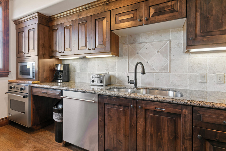 Private kitchen 5, Ski in/Ski Out, One bedroom condo 1 Condo, Summit