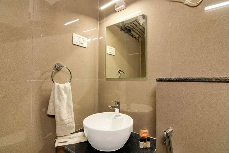 Bathroom 4, Hotel Signature Vista, North 24 Parganas