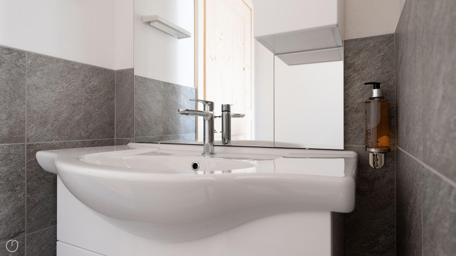 Room 5, Italianway - Ripa Fontana 1 Mono, Sondrio