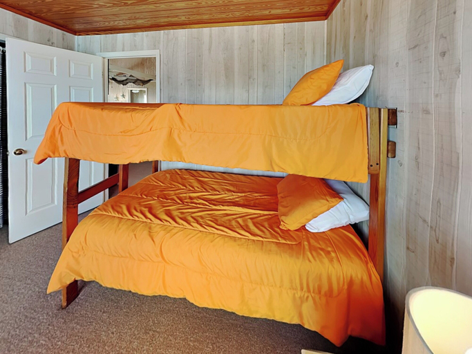 Bedroom 2, Blue Shamu by Topsail Realty, Pender