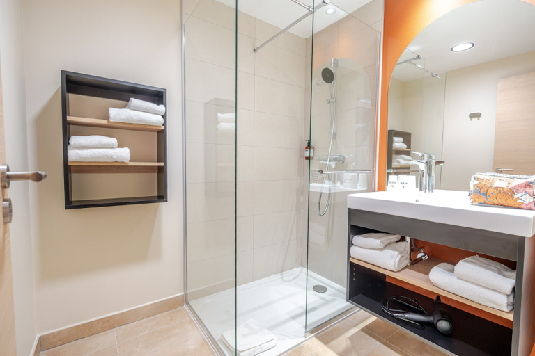 Bathroom 4, Hôtel Akena Châlons en Champagne, Marne