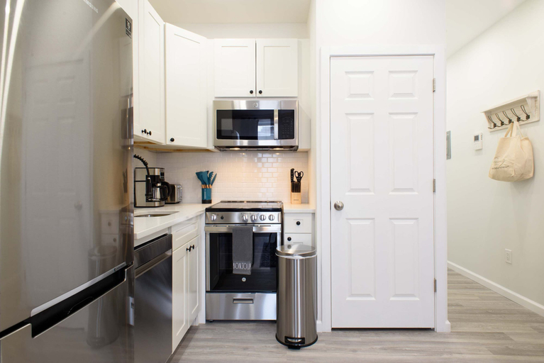 Others 5, 240-11 New Studio Prime Upper East W D, New York