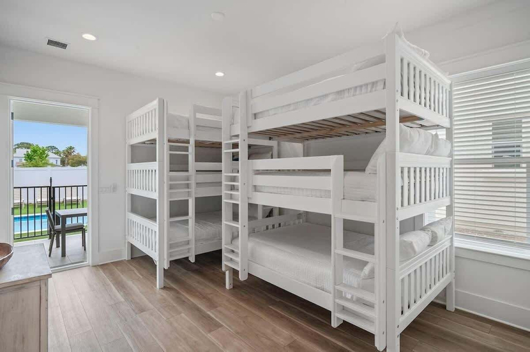 Room 2, Modern Family 7BR w Private Pool and Patio, Walton