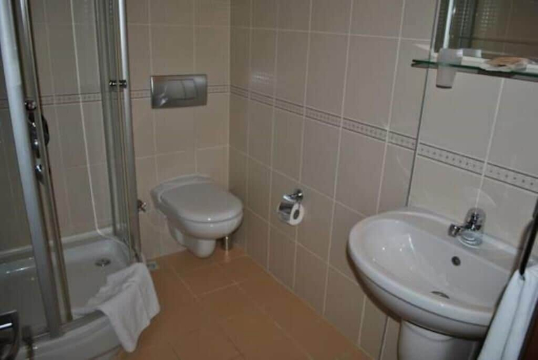 Bathroom 5, Grand Hotel Seferoglu, Zeytinburnu