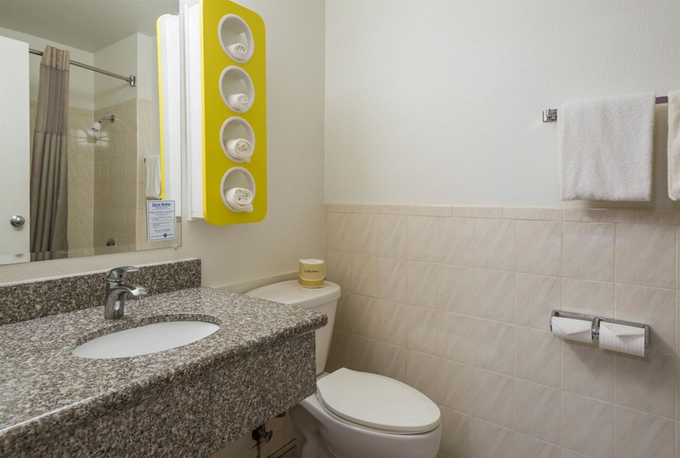 Bathroom 4, Motel 6 Concord, CA, Contra Costa