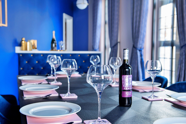 Dining 2, Holiday Home Near Castle Quarter, Nottingham