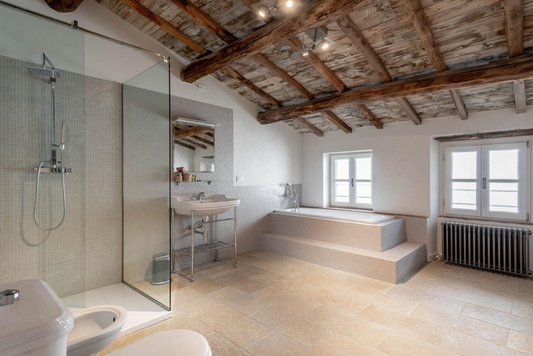Others 5, Palazzo Giusti in Pescaglia, Lucca