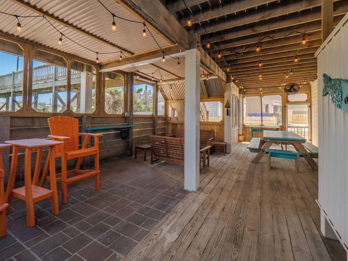 Food & Drinks, 10,000 Reasons by Topsail Realty, Pender