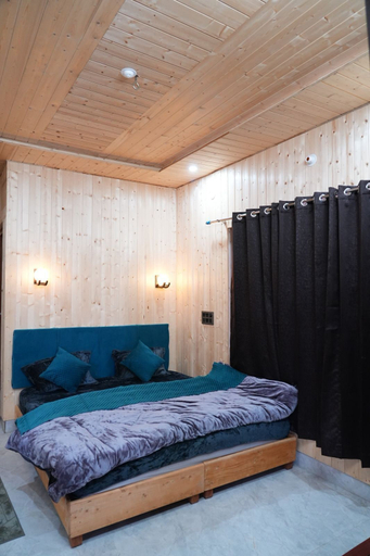 Room 4, Cherna Danda Resort, Dehradun