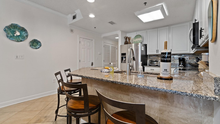 Food & Drinks, The Enclave #1006 by Southern Vacation Rentals, Baldwin