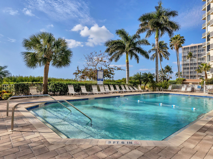 Sport & Beauty, Estero Beach & Tennis 805A by Distinctive Beach Rentals, Lee