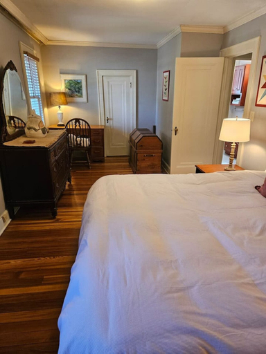Interior 5, Charming 4 BR W/ Hot Tub 3 Kings Walk to Downtown, Monroe